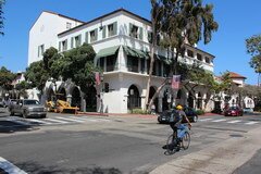 Santa Barbara, grüne Straßen und spanische Architektur